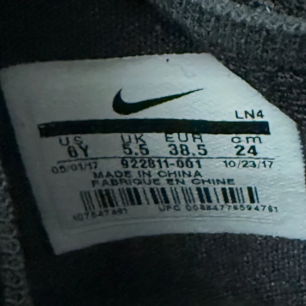 Nike Lebron 15 GS 'Black Gum' 922811-001 Size 6Y